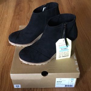 Toms Avery Black Microfiber Wedge